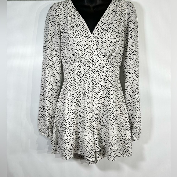 Forever 21 Polka Dot  V-Neck Long Sleeve Romper Size Small - Picture 1 of 8